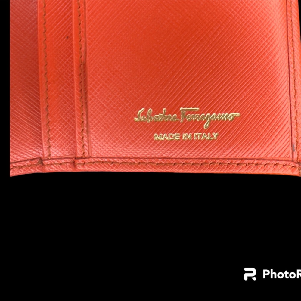 Salvatore Ferragamo Bifold Red Leather Wallet With Gold Tone Hardware. - Picture 4 of 13